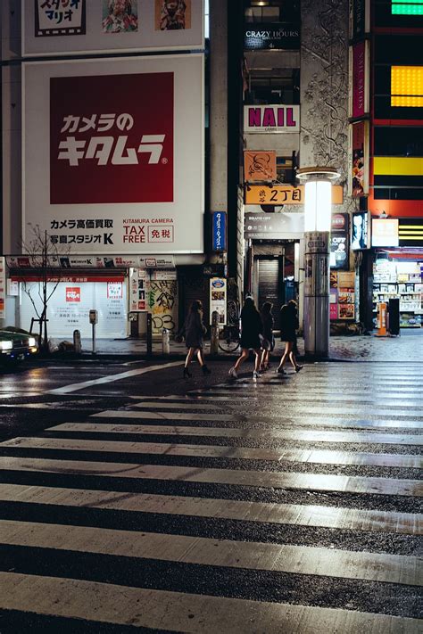 HD wallpaper: shibuya, japan, nightlife, streetlight, tokyo, girls, sign | Wallpaper Flare