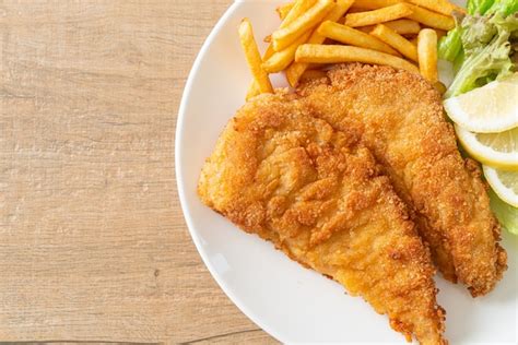 Weiner Schnitzel Empanado Casero Con Papas Fritas Pollo Frito Con