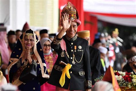 Pakaian Adat Aceh Jenis Makna Dan Filosofinya Gramedia Literasi The