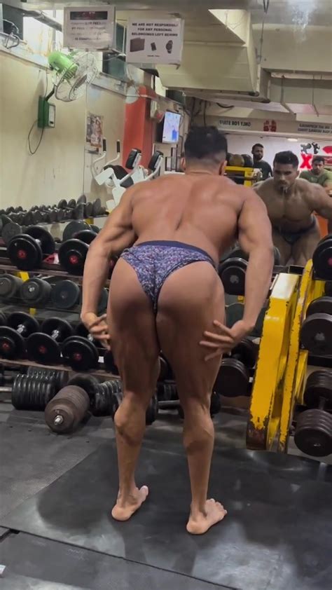 Hot Hunk Butt Show ThisVid