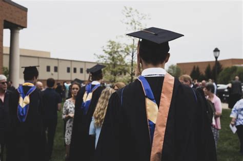 4 Things Colleges Look For In Students And How To Stand Out