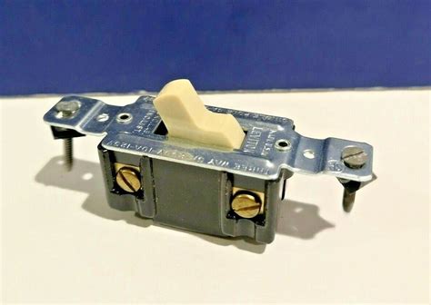 New Leviton Ivory Single Pole Flush Toggle Switch 5a 250v 10a 125v New 1230 I Ebay