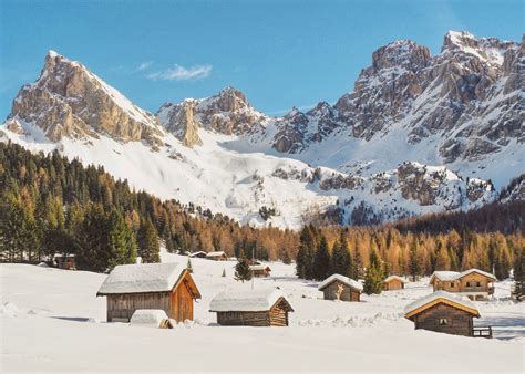 Val San Nicolò in inverno camminata vista Dolomiti in Val di Fassa