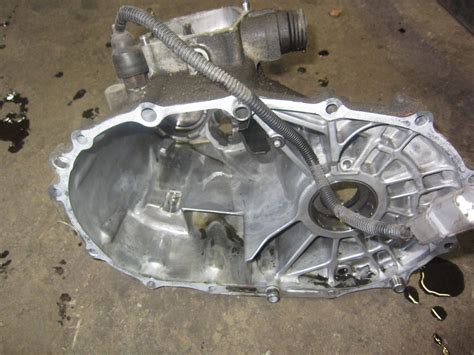 97 01 Prelude Base 5 Speed Manual Transmission Case Half Outer 98 99 00