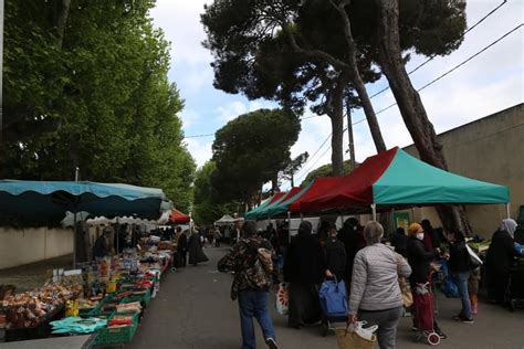 Marché provençal hebdomadaire du mercredi matin Chemins des Parcs