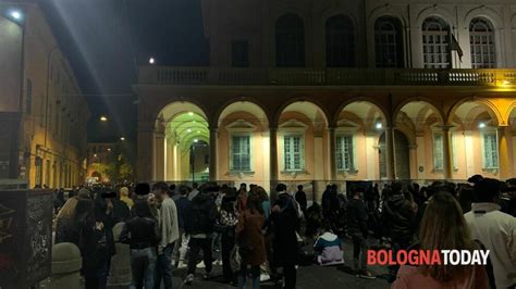 Covid Stretta Sulla Movida Chiuse Piazza Verdi E Aldrovandi