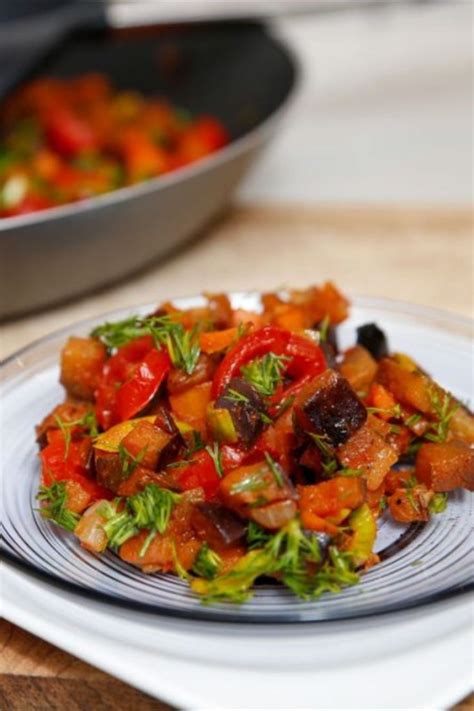 Aromatische Auberginen Pfanne Mit Karotten Und Tomaten Rezept