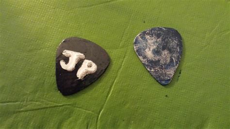 Cheap DIY Guitar Picks : 4 Steps (with Pictures) - Instructables