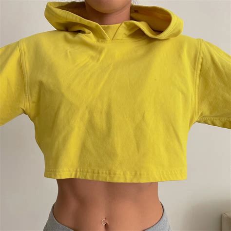 Lululemon cropped hoodie - Depop