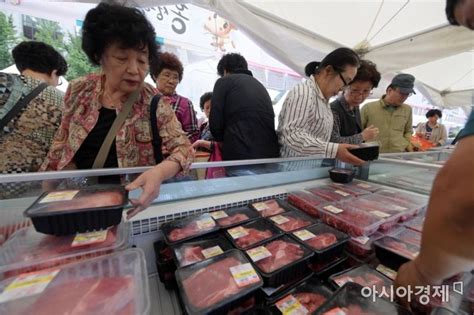 포토 청계광장에서 열린 한우 직거래장터 찾은 시민들 아시아경제