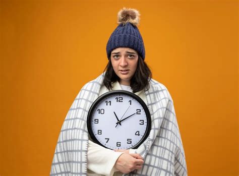 D Bil Joven Enferma Vistiendo Bata Gorro De Invierno Envuelto En