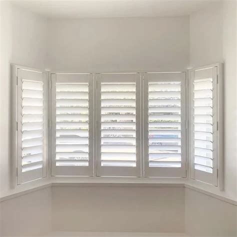 Hampton Style Combe Inside Mounted Basswood Louver Vertical Wood Window