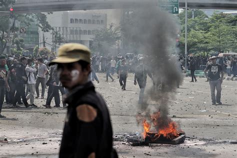 Pasca Kerusuhan 22 Mei Siapa Diuntungkan Lontar Id