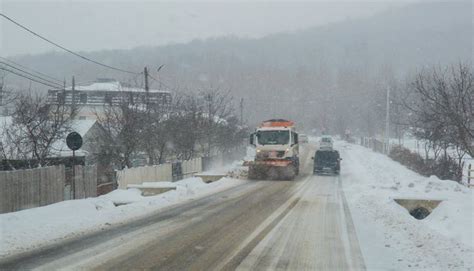 Utilajele De Desz Pezire Intervin Pe Toate Drumurile Jude Ene Din Ia I