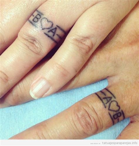 Tatuaje Anillos Pareja Con Iniciales