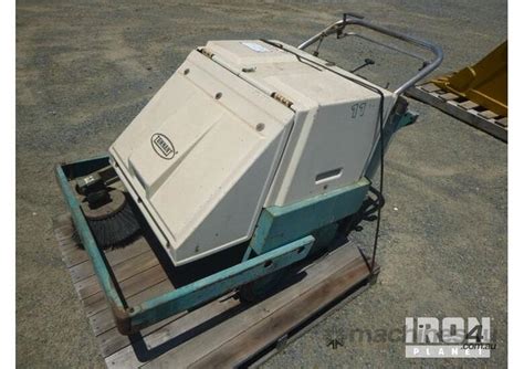 Used Tennant Tennant Sweeper Industrial Sweepers In Listed On