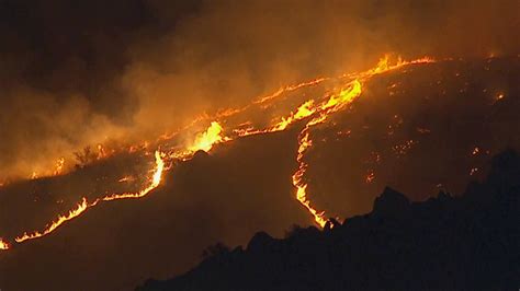 Crews Fighting Merwin Fire In Moreno Valley Gain Upper Hand Abc7 Los Angeles