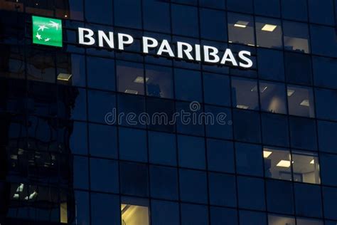 Logo De Bnp Paribas En Su Principal Sucursal En Lyon Bnp Paribas Es Un