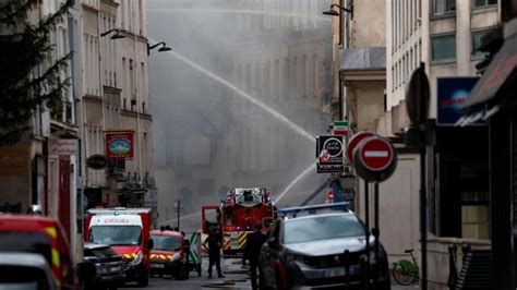 Paris Building Explosion 30 Injured 2 Missing As Police Try To