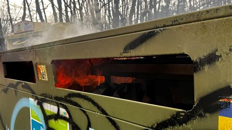 Brennender Papiercontainer Freiwillige Feuerwehr Goslar