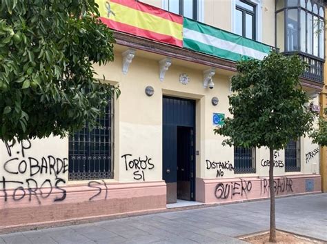 Pp Condena Las Pintadas En Su Sede Y En La De Psoe De Sevilla