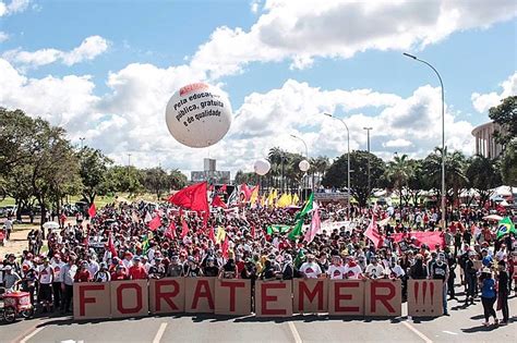 Com 200 Mil Manifestantes Movimentos Populares Comemoram Política