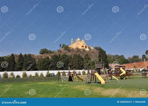 La Gran Pirámide De Cholula También Conocida Como Tlachihualtepetl