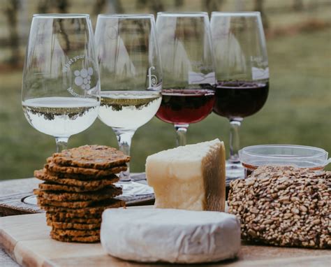 The Best Guide For Pairing Snacks And Wine