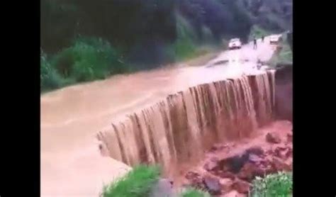 Portal Capara Inunda O Destr I Parte Da Pista Da Mg Entre Ponte