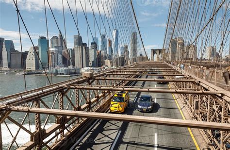 Brooklyn Bridge in New York City 18726554 Stock Photo at Vecteezy