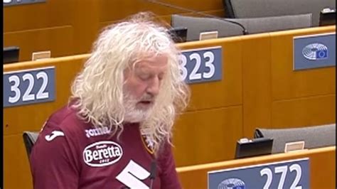 Eurodeputato Mick Wallace Fa Uno Show In Parlamento Il Video Juve