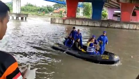 Korban Perahu Tambangan Tenggelam Di Sungai Kali Surabaya Ditemukan