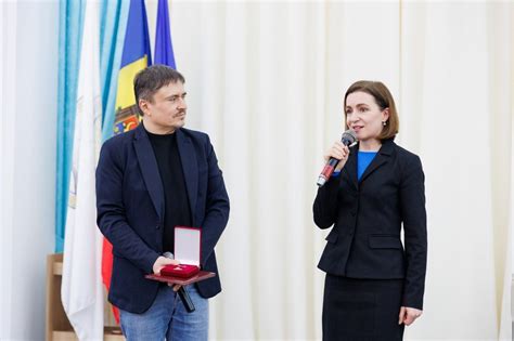 Regizorul român Cristian Mungiu decorat de Maia Sandu cu Ordinul de