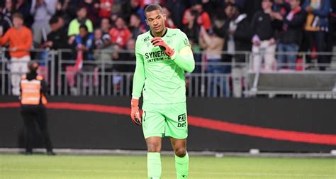 Fc Nantes Mercato L Om A De La Concurrence Pour Lafont