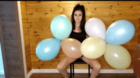 Princess Darina Pops Under The Ass ManyVids