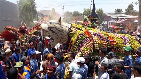 RW 04 Sambikerep Surabaya Gelar Gunungan Sedekah Bumi