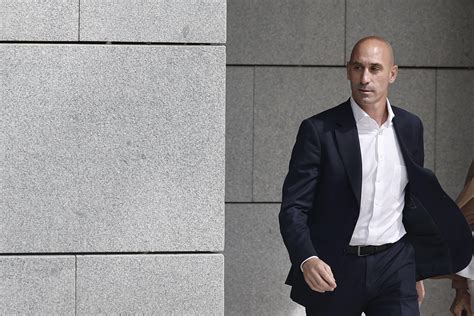 Fifa Suspende Luis Rubiales Ex Presidente Da Rfef Por Anos Efe