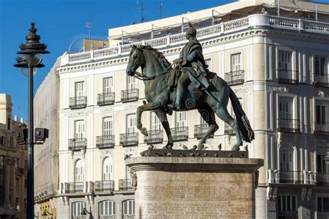 Estatua Ecuestre De Carlos Iii En Puerta Del Sol En Madrid Espa A Foto