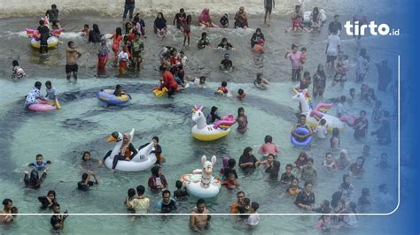 Wisata Pemandian Ampera Water Park Dipadati Pengunjung