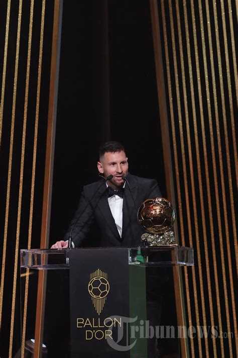 Lionel Messi Kembali Raih Penghargaan Ballon D Or Foto