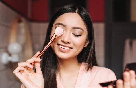 12 Tips Menjaga Makeup Tahan Lama Seharian Dijamin Ampuh Lho