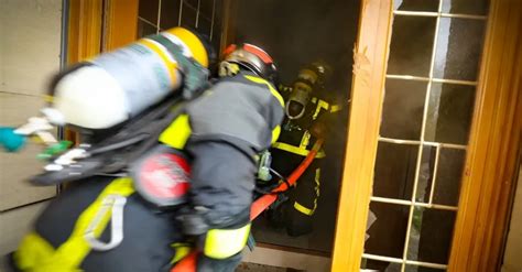 Evasion Une Maison Samarienne D Vast E Par Les Flammes