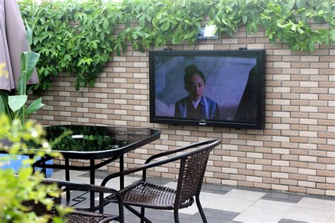 Outdoor TV Enclosure - Weatherproof TV Case - DeerTV