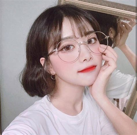 Pin By Sajo 🌸 On Ulzzang Ulzzang Short Hair Short Hair Glasses Ulzzang Girl