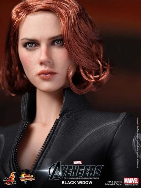 Sneak Peek Hot Toys Plays With Black Widow
