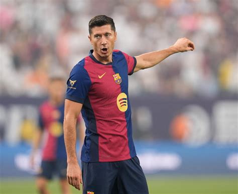 Robert Lewandowski Ma Urodziny Fc Barcelona Z O Y A Yczenia