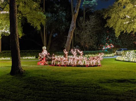 River Oaks Christmas Lights - 77019 - River Oaks Blvd, Houston, Texas ...