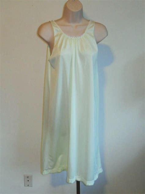 Vintage 1960s Miss Elaine Peignoir Set Sea Foam Green Nylon Chiffon