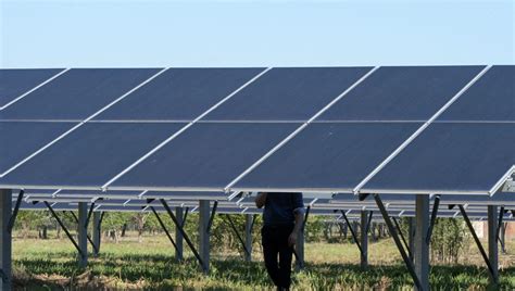 Ampère et volt comprendre les bases des panneaux solaires et