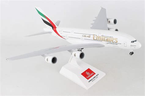 Skymarks SKR698 Emirates Airbus A380-800 w/gear 1:200 Snap-Fit Model: Amazon.fr: Jeux et Jouets